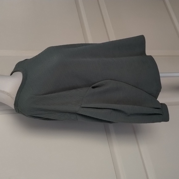 Jennie & Marlis Women's large balloon sleeve textured blouse - Picture 5 of 10